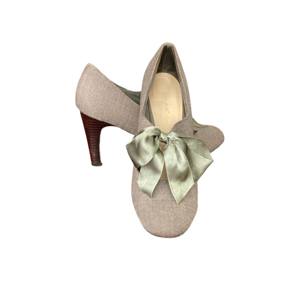 Bow tweed pumps with silk ribbon bow Size 9